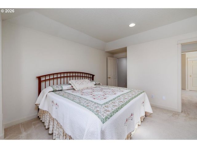 2212 Nw PINNACLE Dr, Portland, OR 97229