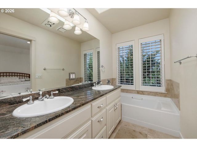 2212 Nw PINNACLE Dr, Portland, OR 97229