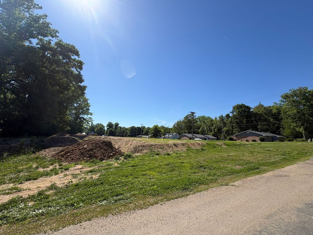 Image 1 of property listing at 1324 W Williams Street, Danville, IL 61832