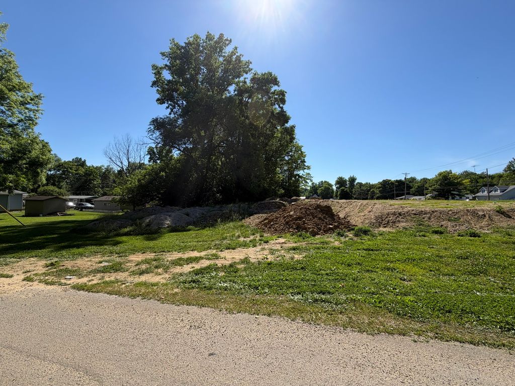 Image 2 of property listing at 1324 W Williams Street, Danville, IL 61832