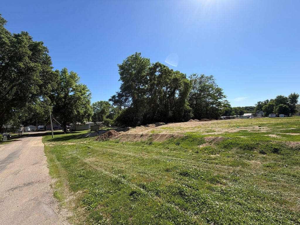 Image 4 of property listing at 1324 W Williams Street, Danville, IL 61832