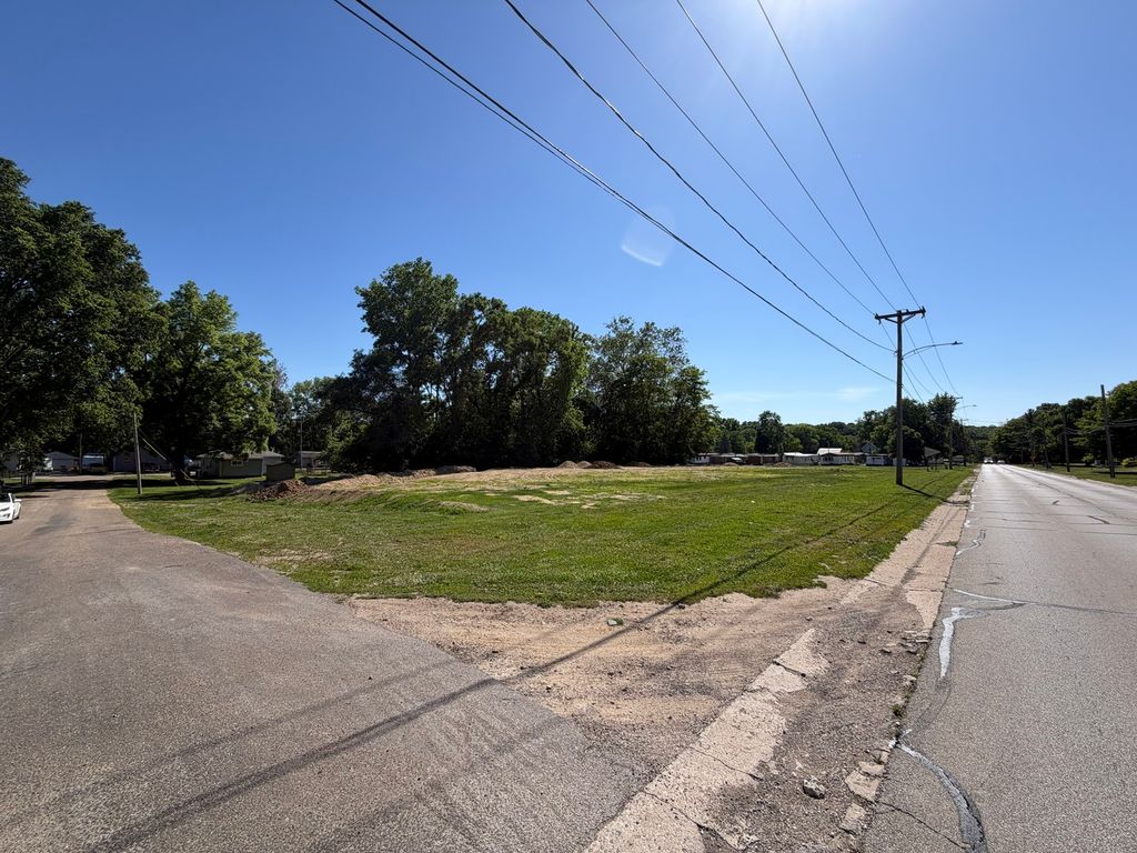 Image 5 of property listing at 1324 W Williams Street, Danville, IL 61832