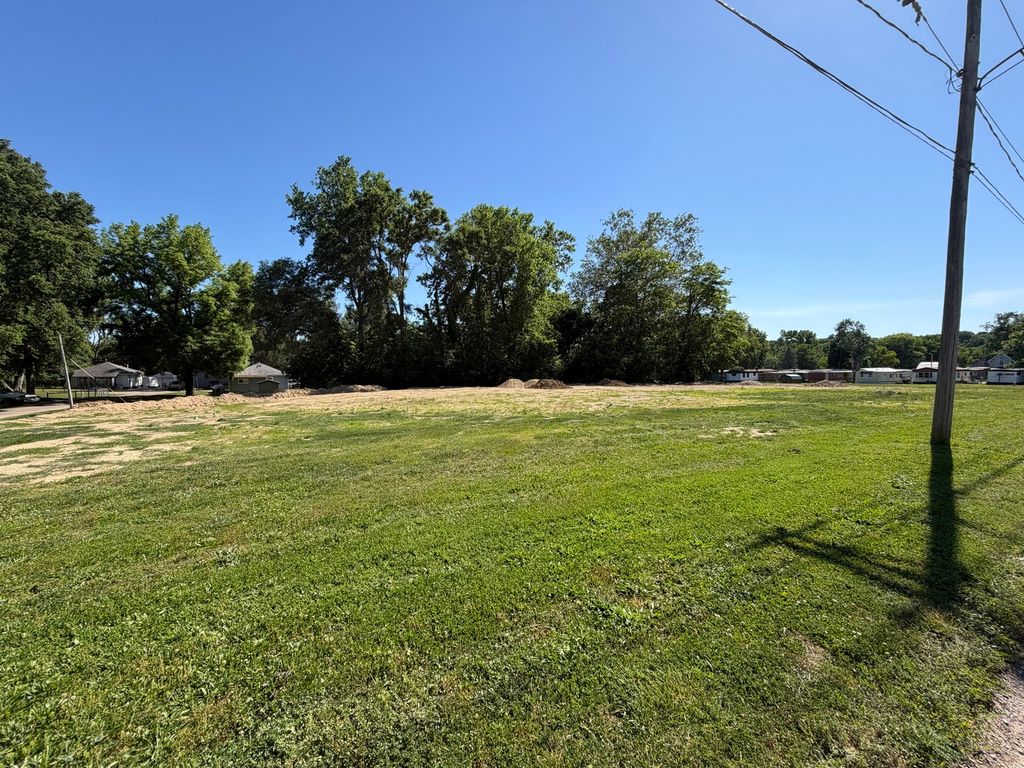 Image 6 of property listing at 1324 W Williams Street, Danville, IL 61832