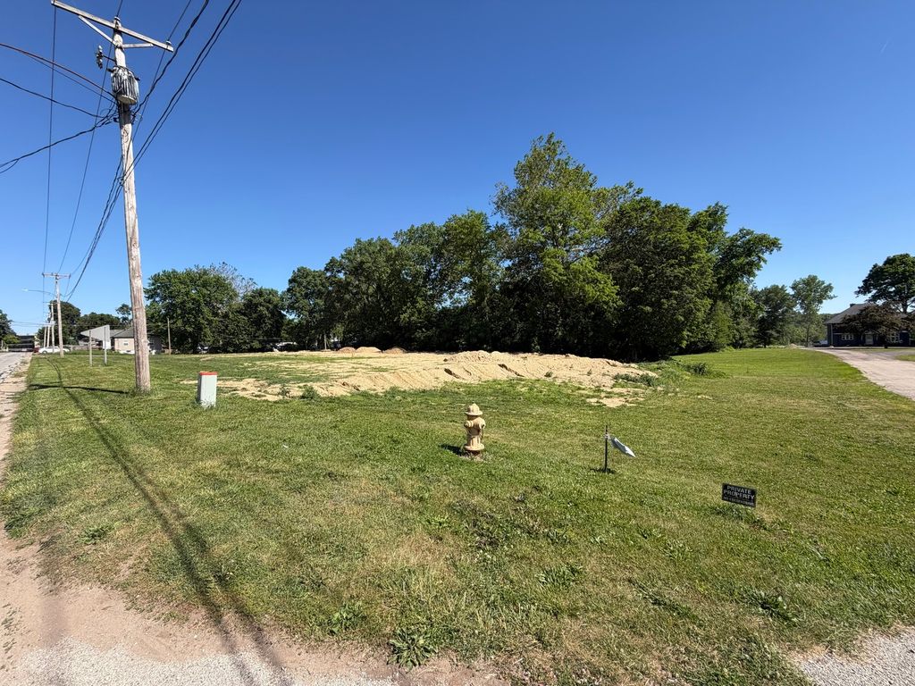 Image 7 of property listing at 1324 W Williams Street, Danville, IL 61832
