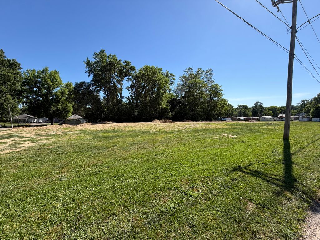 Image 10 of property listing at 1324 W Williams Street, Danville, IL 61832