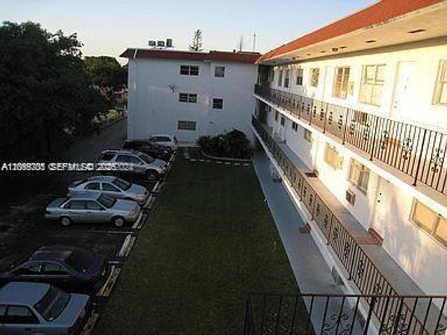 2420 Johnson St 202, Hollywood, FL 33020