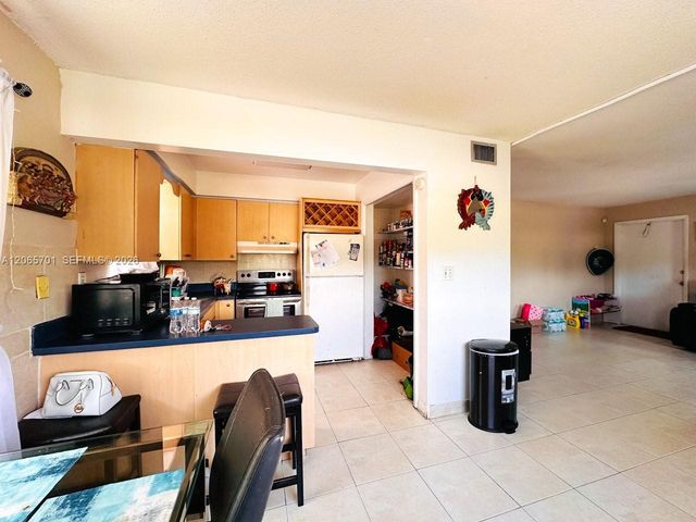 2420 Johnson St 202, Hollywood, FL 33020