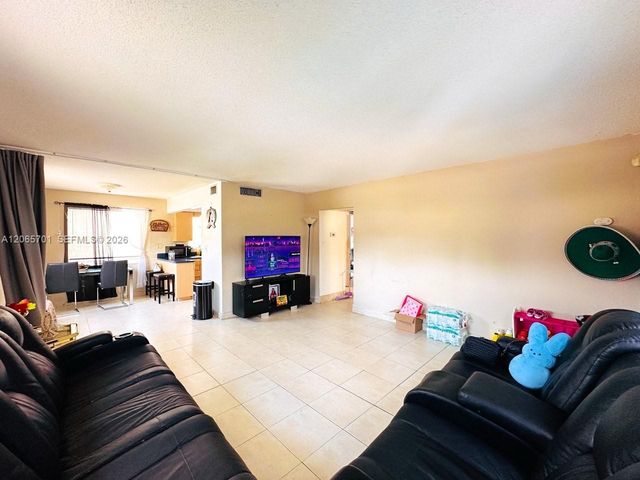 2420 Johnson St 202, Hollywood, FL 33020