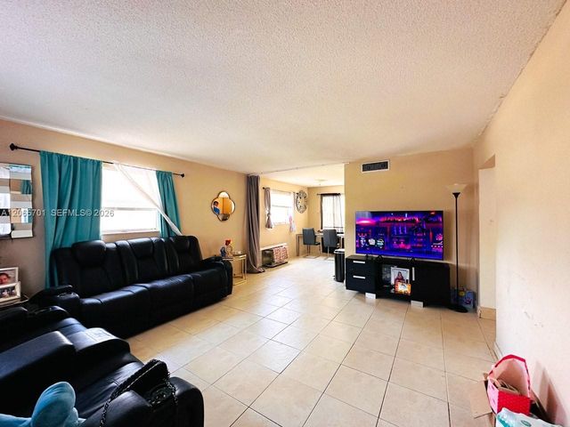 2420 Johnson St 202, Hollywood, FL 33020
