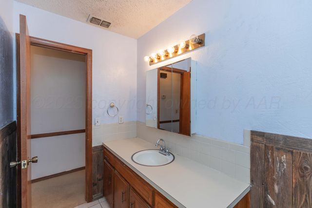 134 Eddie Street, Canadian, TX 79014