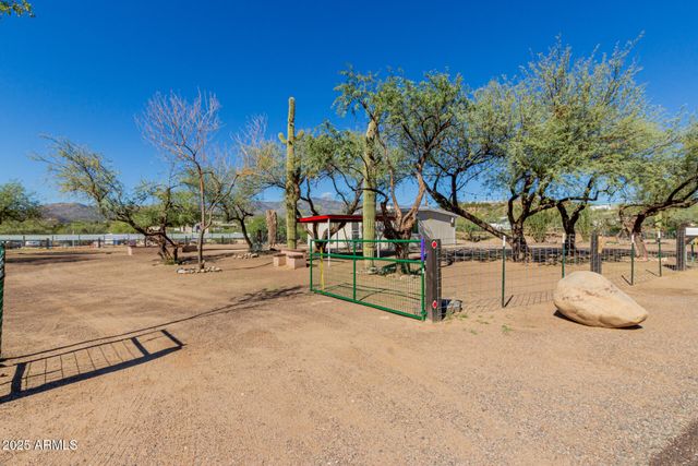 33450 S RIVER BEND Road, Black Canyon City, AZ 85324
