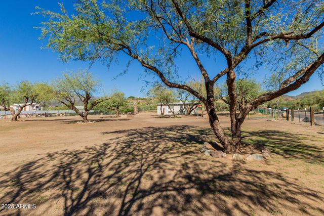 33450 S RIVER BEND Road, Black Canyon City, AZ 85324