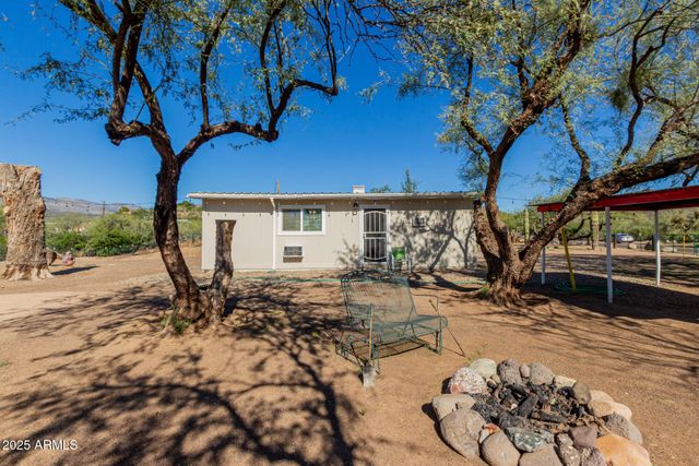 33450 S RIVER BEND Road, Black Canyon City, AZ 85324
