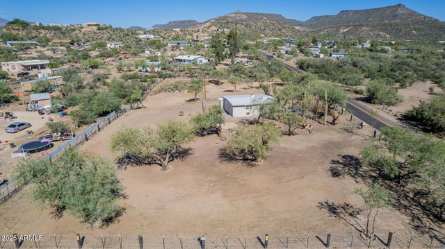 33450 S RIVER BEND Road, Black Canyon City, AZ 85324