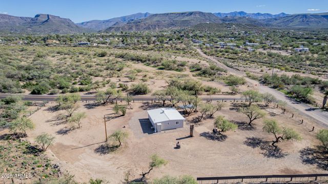 33450 S RIVER BEND Road, Black Canyon City, AZ 85324