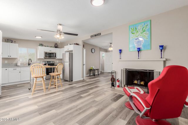 33450 S RIVER BEND Road, Black Canyon City, AZ 85324