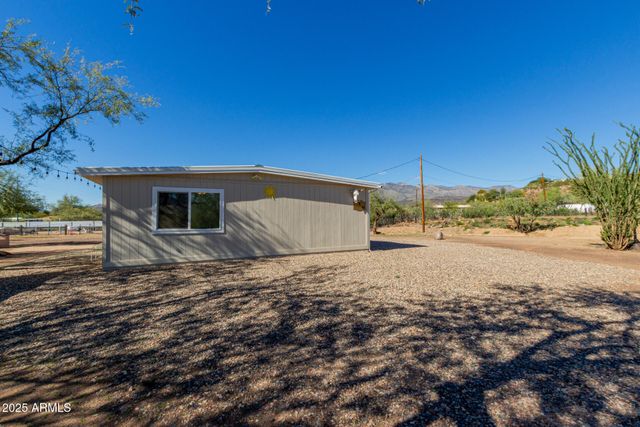 33450 S RIVER BEND Road, Black Canyon City, AZ 85324
