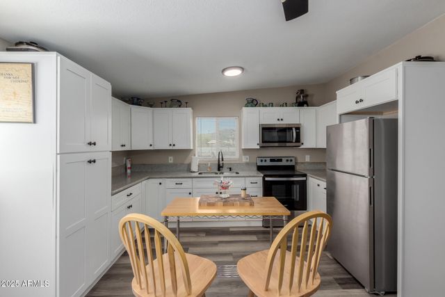 33450 S RIVER BEND Road, Black Canyon City, AZ 85324