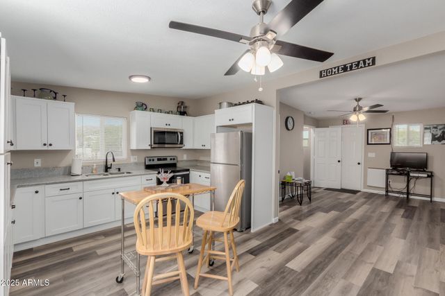 33450 S RIVER BEND Road, Black Canyon City, AZ 85324