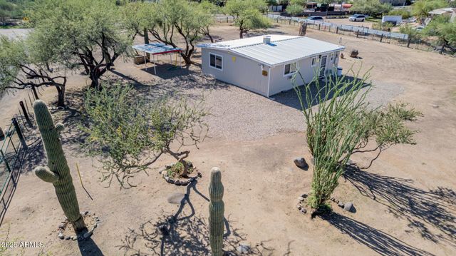 33450 S RIVER BEND Road, Black Canyon City, AZ 85324