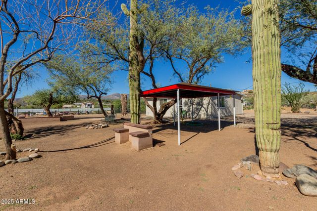 33450 S RIVER BEND Road, Black Canyon City, AZ 85324