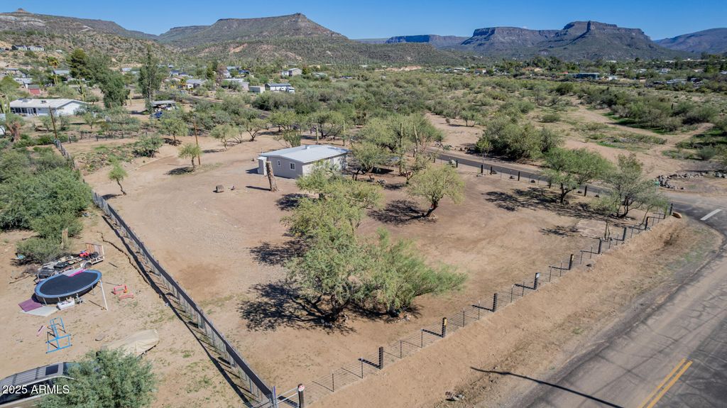 33450 S RIVER BEND Road, Black Canyon City, AZ 85324