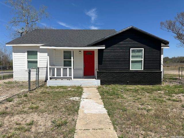 514 DAVIS AVE, Devine, TX 78016