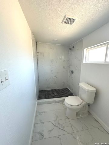 514 DAVIS AVE, Devine, TX 78016