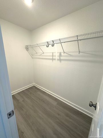 514 DAVIS AVE, Devine, TX 78016