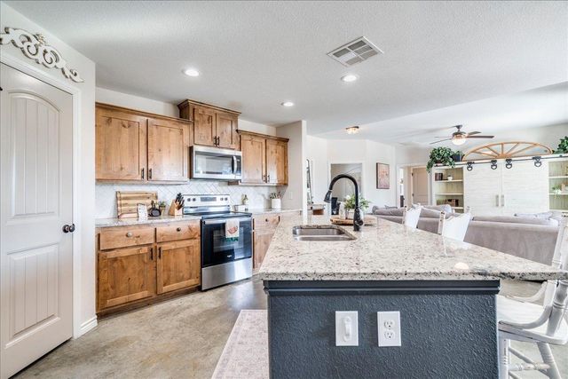 1172 Limestone DR, Lampasas, TX 76550