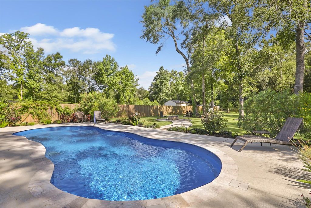 500 Road 66111, Dayton, TX 77535