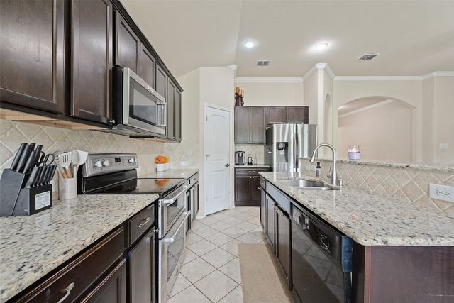 8221 Black Hills Trail, Aubrey, TX 76227