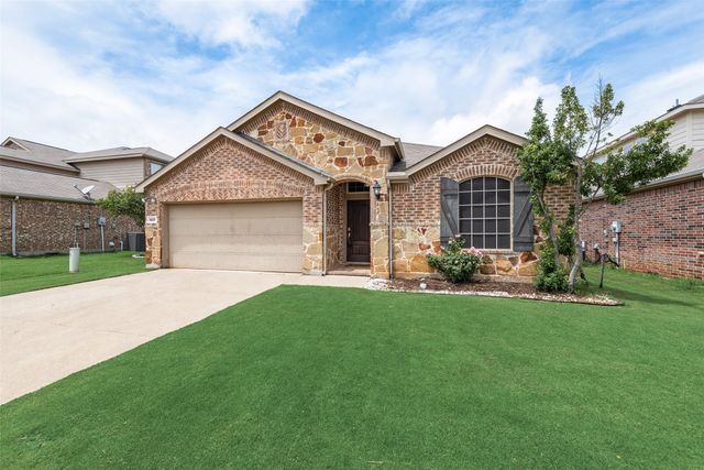8221 Black Hills Trail, Aubrey, TX 76227
