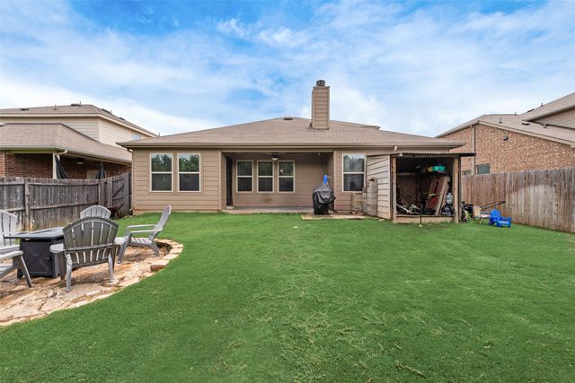 8221 Black Hills Trail, Aubrey, TX 76227