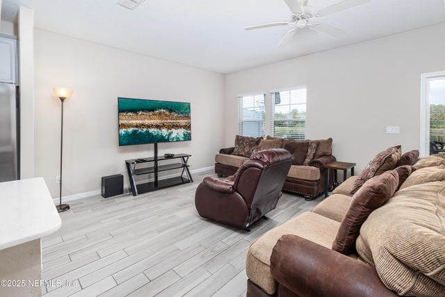 10307 BENSON LAKE Drive, Jacksonville, FL 32222