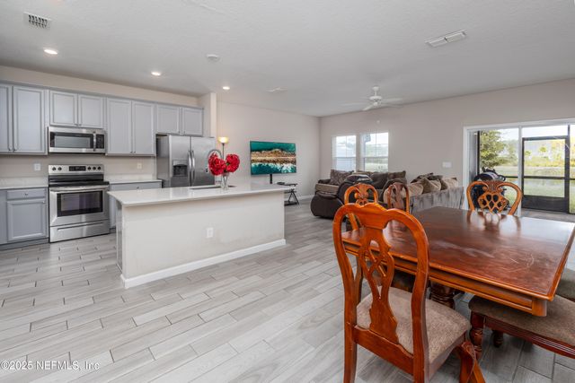 10307 BENSON LAKE Drive, Jacksonville, FL 32222