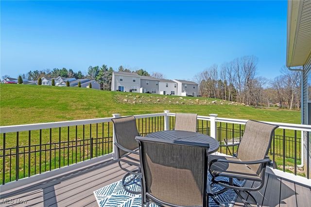 1236 Selena Grove, Uniontown, OH 44685