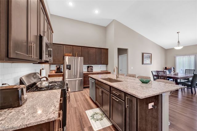 1236 Selena Grove, Uniontown, OH 44685