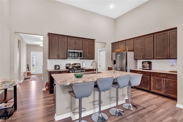 1236 Selena Grove, Uniontown, OH 44685