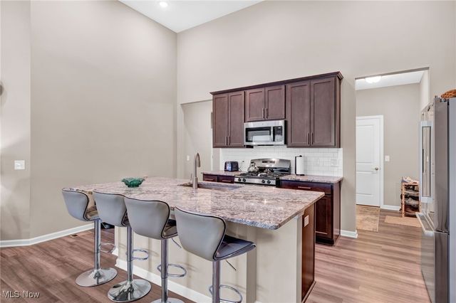 1236 Selena Grove, Uniontown, OH 44685