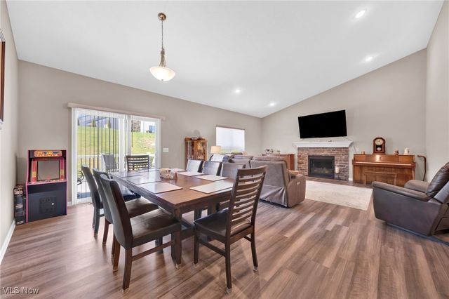 1236 Selena Grove, Uniontown, OH 44685