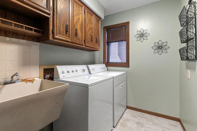 1954 W Highview Drive, Sauk Rapids, MN 56379