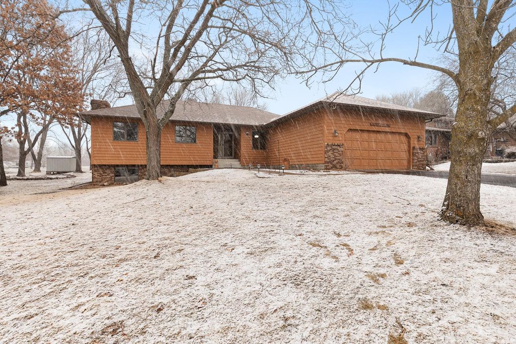 1954 W Highview Drive, Sauk Rapids, MN 56379
