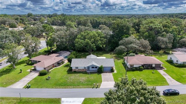 416 W Buttonbush Drive, Beverly Hills, FL 34465