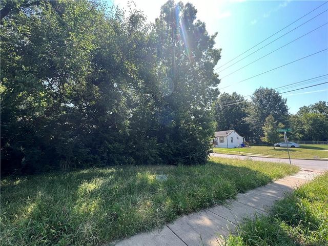 13019 5th Street, Grandview, MO 64030