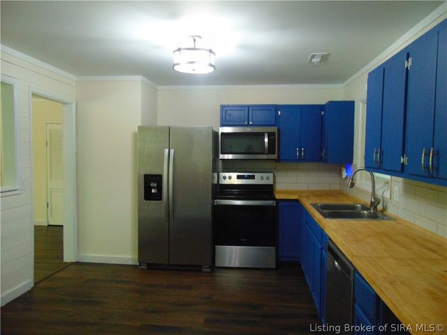 1202 Esplano Drive, Madison, IN 47250