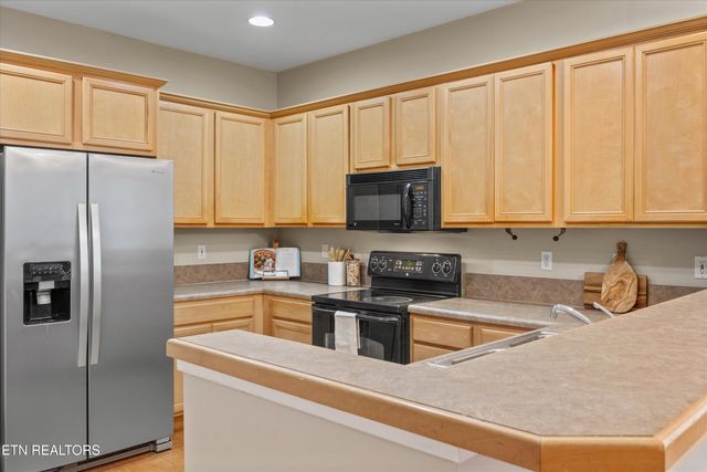 100 Forestberry St, Oak Ridge, TN 37830