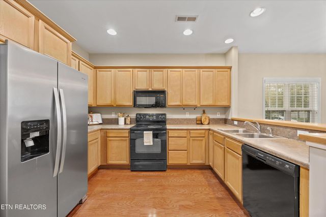 100 Forestberry St, Oak Ridge, TN 37830