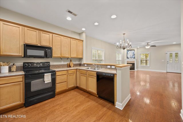 100 Forestberry St, Oak Ridge, TN 37830