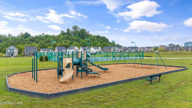 100 Forestberry St, Oak Ridge, TN 37830